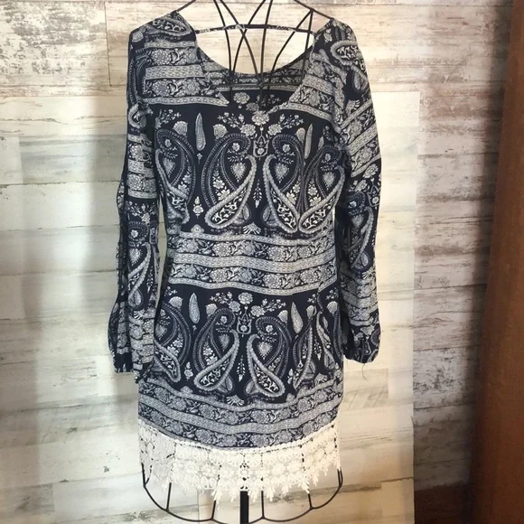 Rue21 blue and white lace graphic dress open sleeves knee length size large​​ - Picture 2 of 11